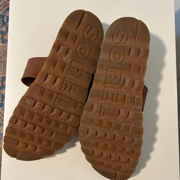 Sorel Cognac Sandals with Oversized Gold Buckle - Picture 3 of 4